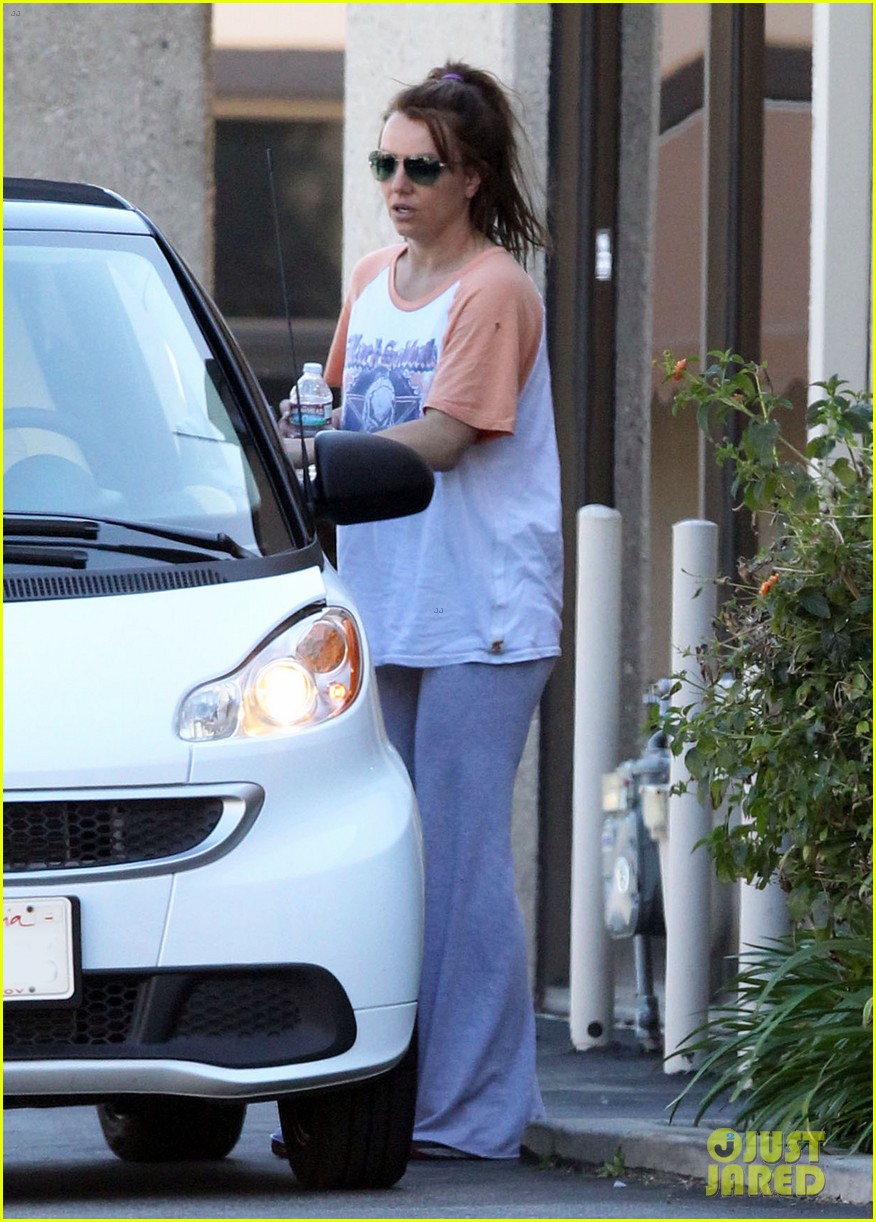 Britney Spears Brunette At The Dance Studio Photo Britney Spears Photos Just