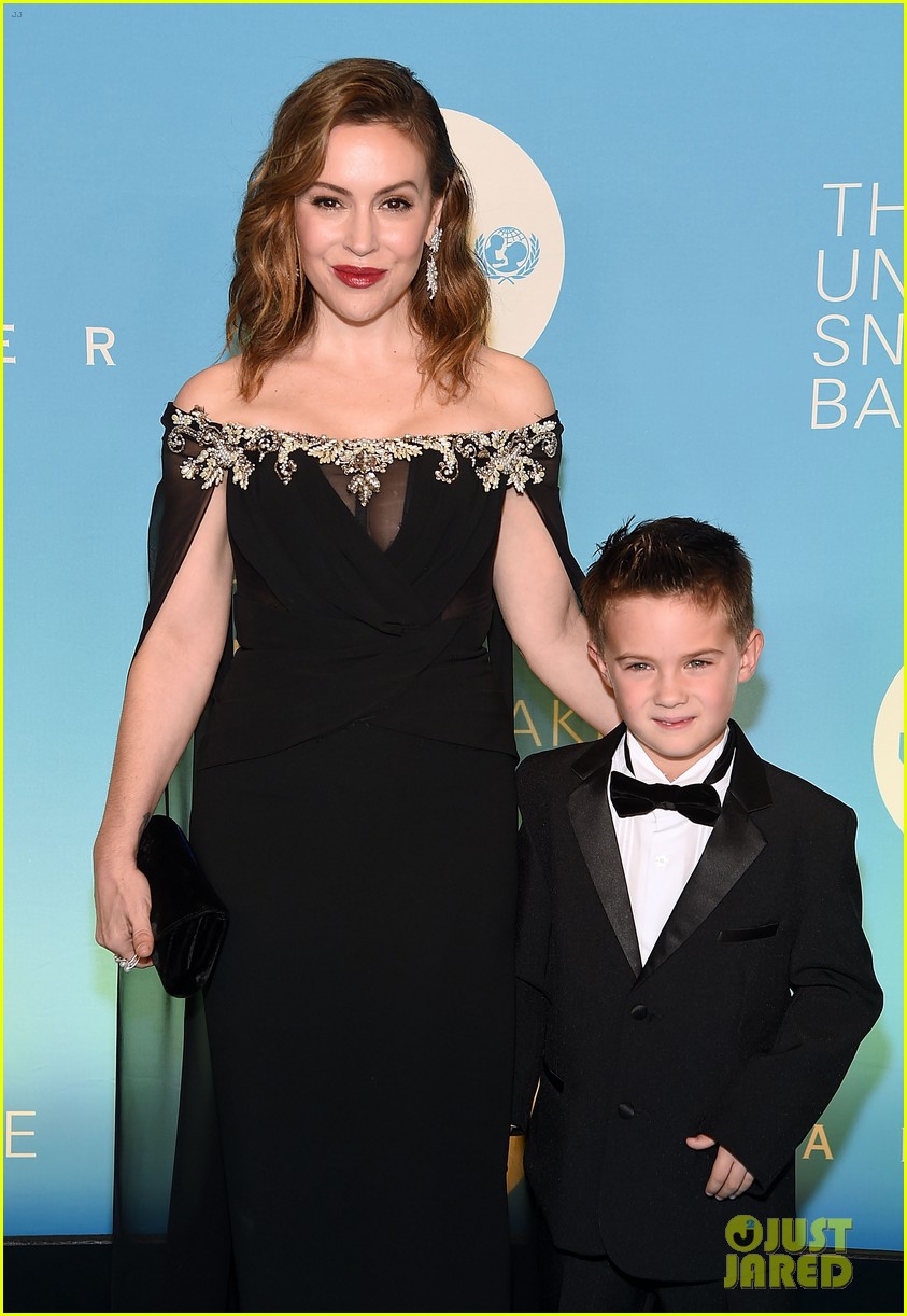 alyssa milano is joined by husband dave bugliari son milo at unicef snowflake ball 014188819