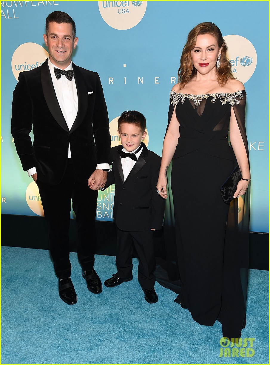 alyssa milano is joined by husband dave bugliari son milo at unicef snowflake ball 034188821