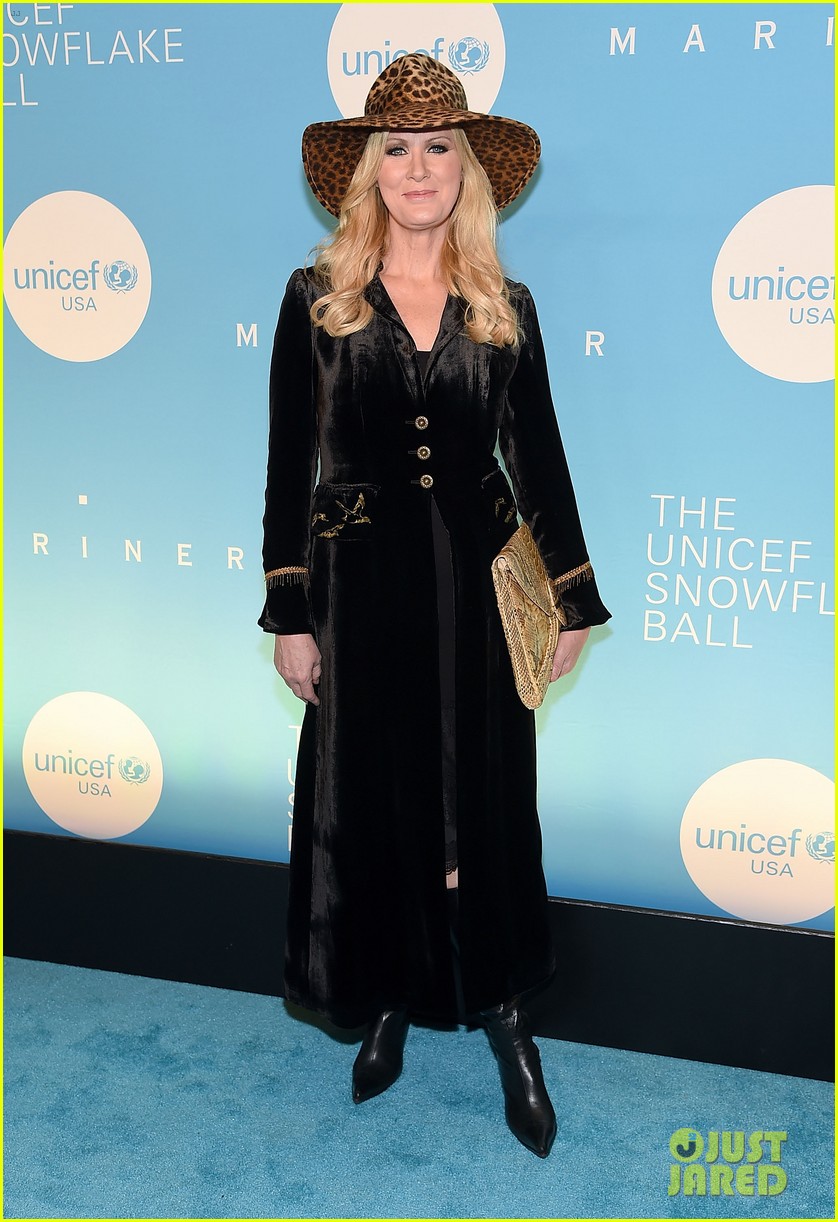 alyssa milano is joined by husband dave bugliari son milo at unicef snowflake ball 054188823