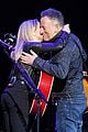 bruce springsteen sheryl crow duet for stand up for heroes benefit 01