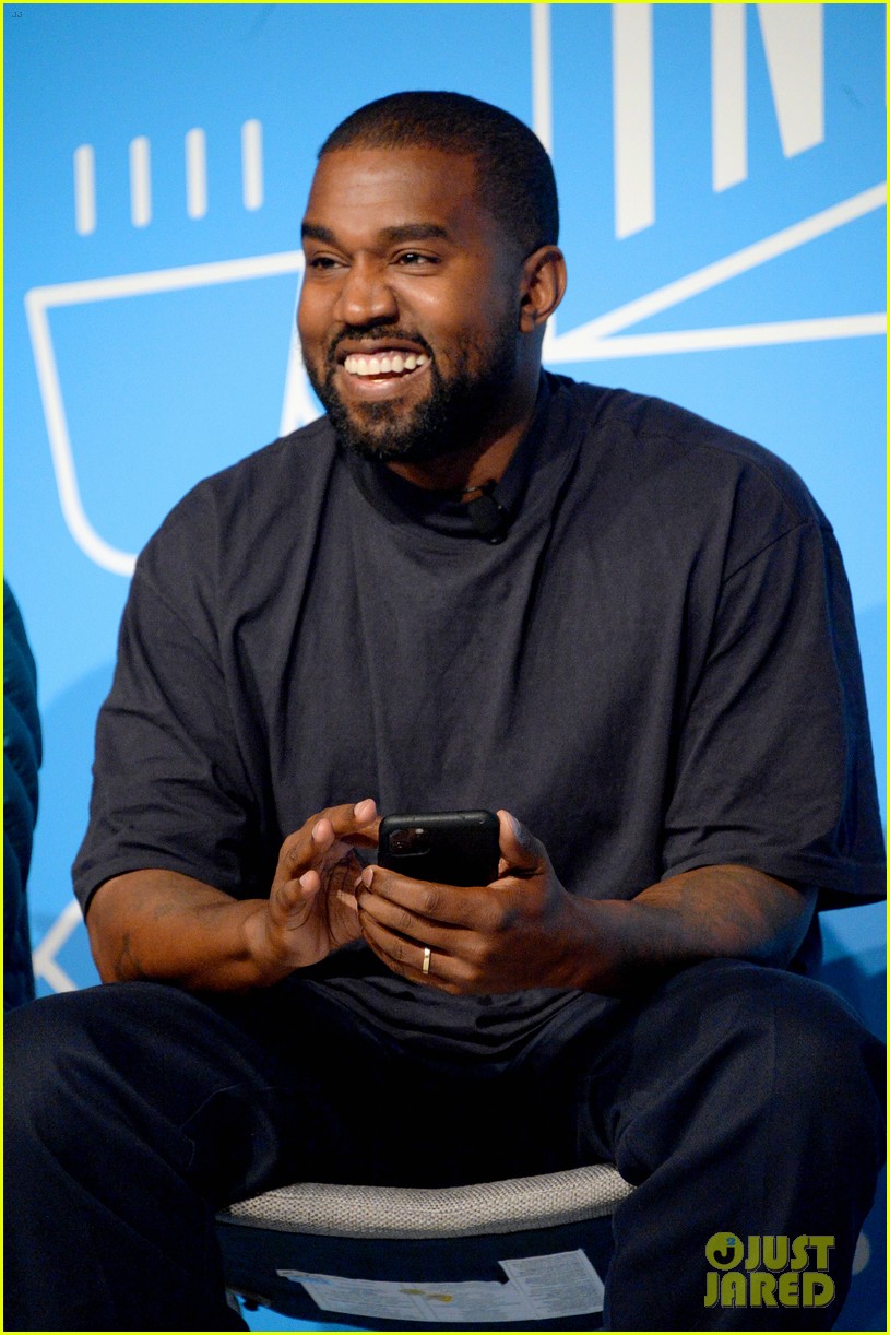 kanye west previewed new songs at a listening party 054591433