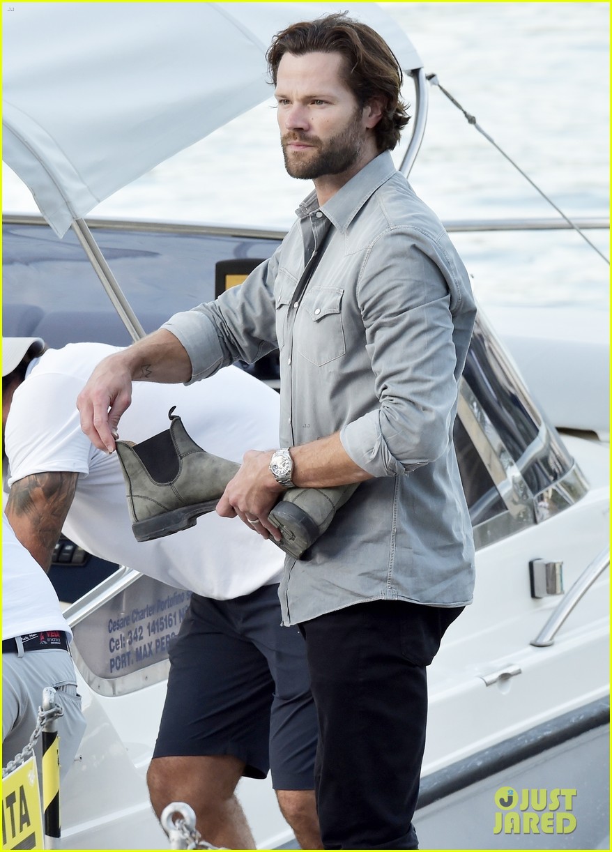 jared padalecki spotted in italy during birthday trip with wife genevieve 014591511