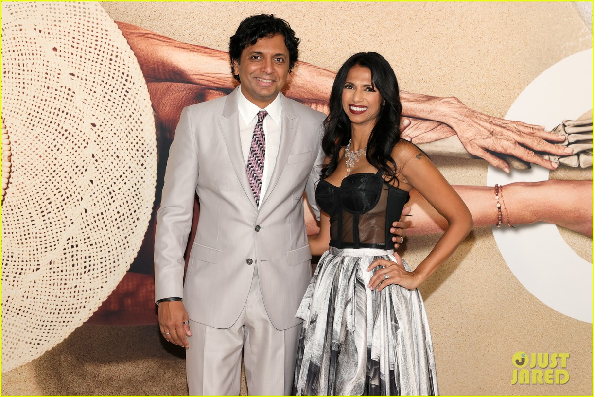 mnight shyamalan daughters wife old premiere 044591600