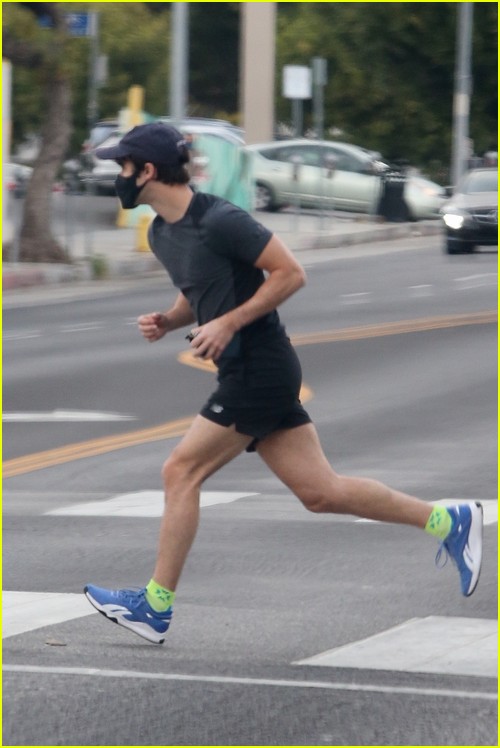 Darren Criss sprints to his appointment