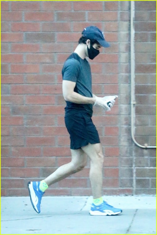 Darren Criss sprints to his appointment