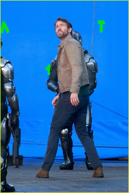Ryan Reynolds on The Adam Project set
