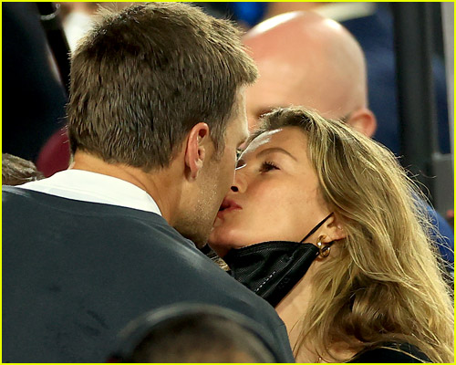 Gisele Bundchen kisses Tom Brady at Super Bowl