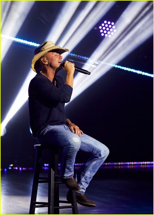 Kenny Chesney at the ACM Awards 2021