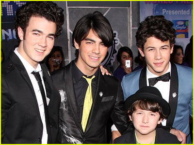 Frankie Jonas as a child with the Jonas Brothers