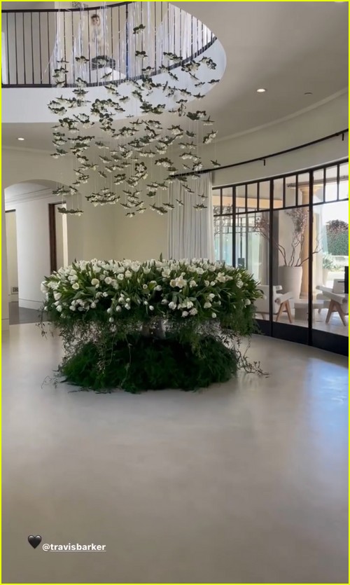Kourtney Kardashian flowers from Travis Barker