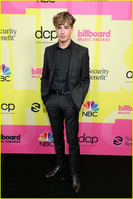 Surf Mesa on the Billboard Music Awards 2021 red carpet