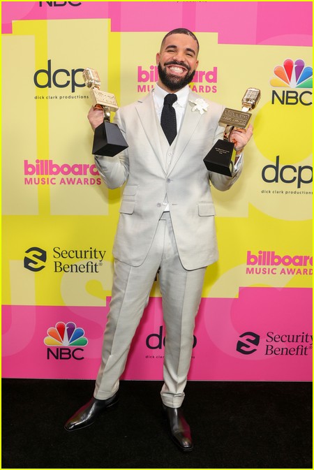 Drake on the Billboard Music Awards 2021 red carpet