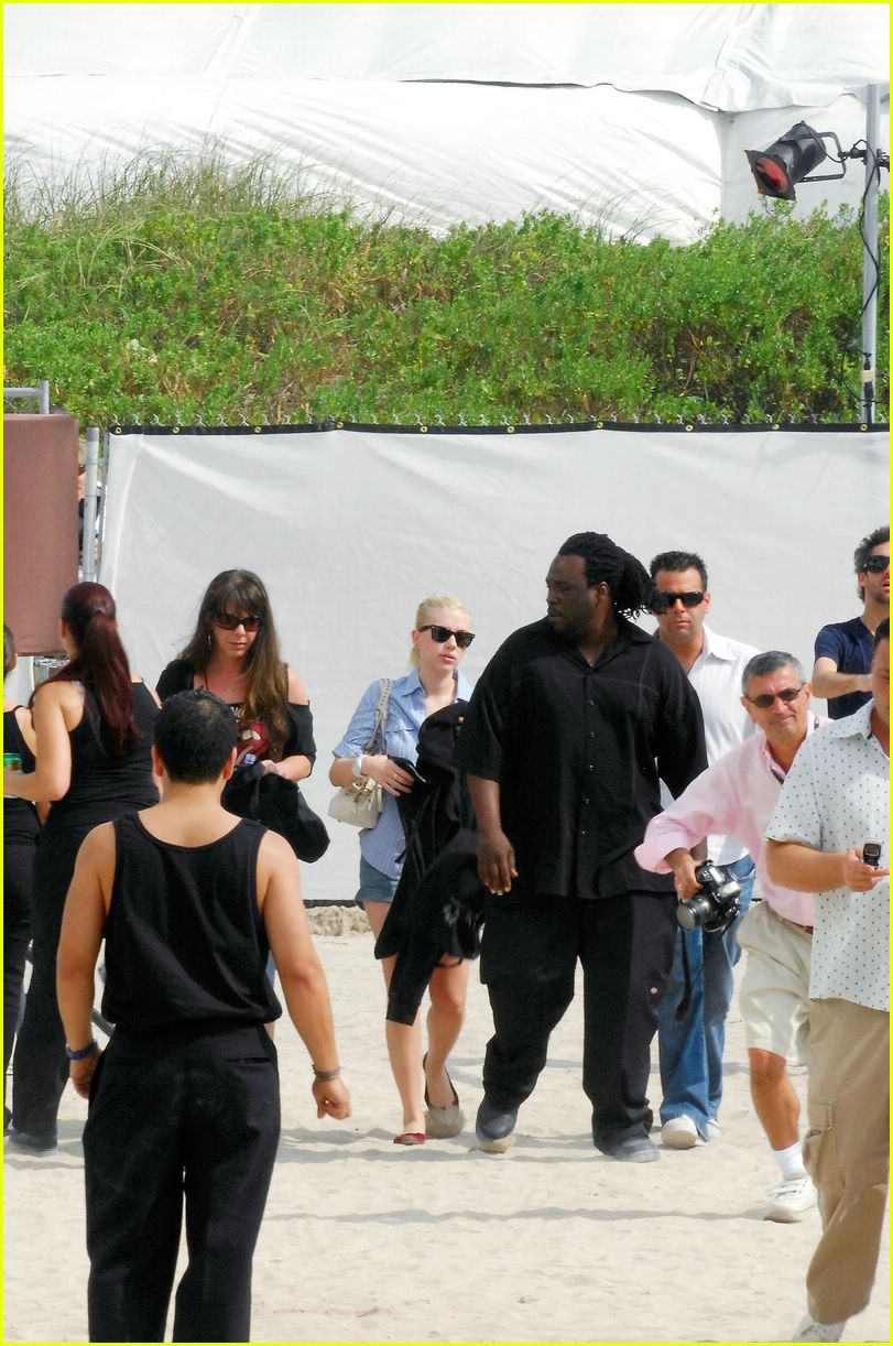 Scarlett Johansson Heats Up Miami Beach Photo 2419545 Scarlett