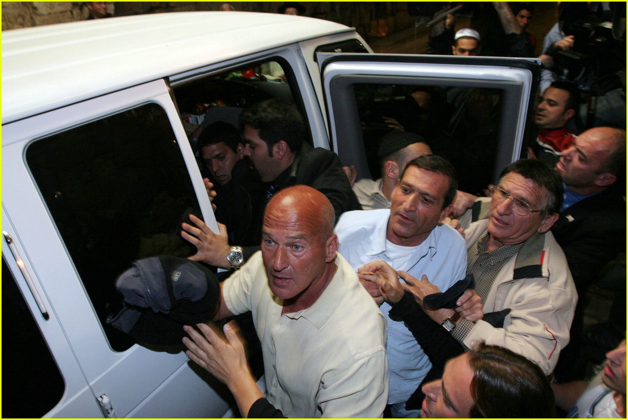 Leonardo DiCaprio Storms Israel Photo 2415704 Bar Refaeli, Leonardo