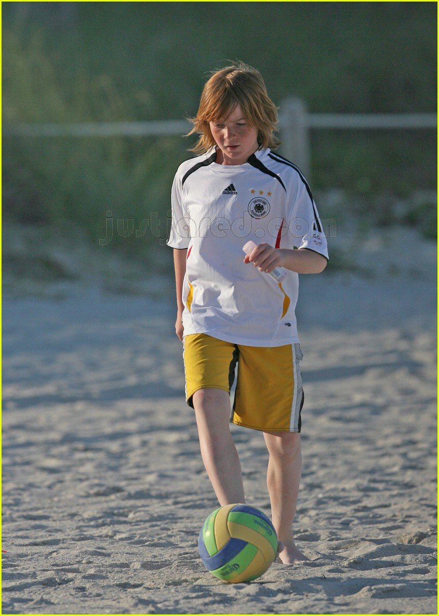 Lohan Family Vacation… Without Lindsay: Photo 96931 | Aliana Lohan