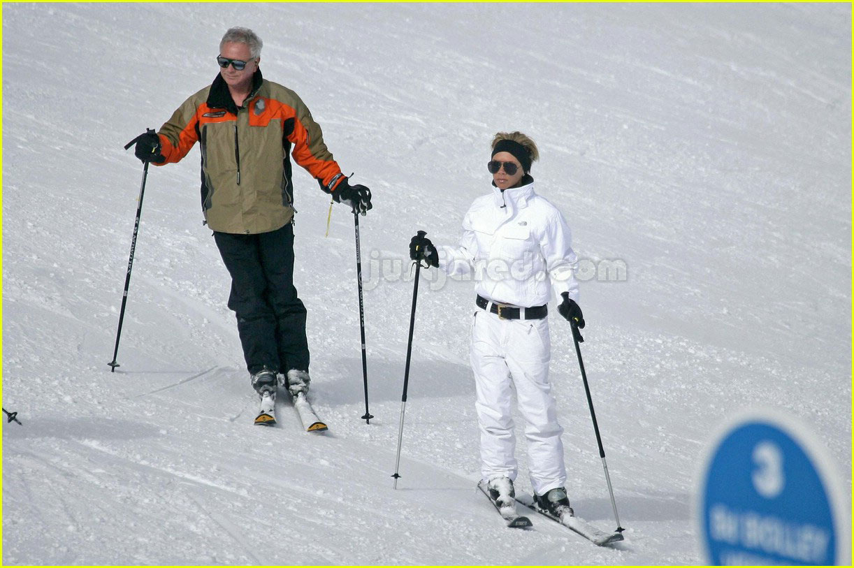 victoria beckham skiing 0484321
