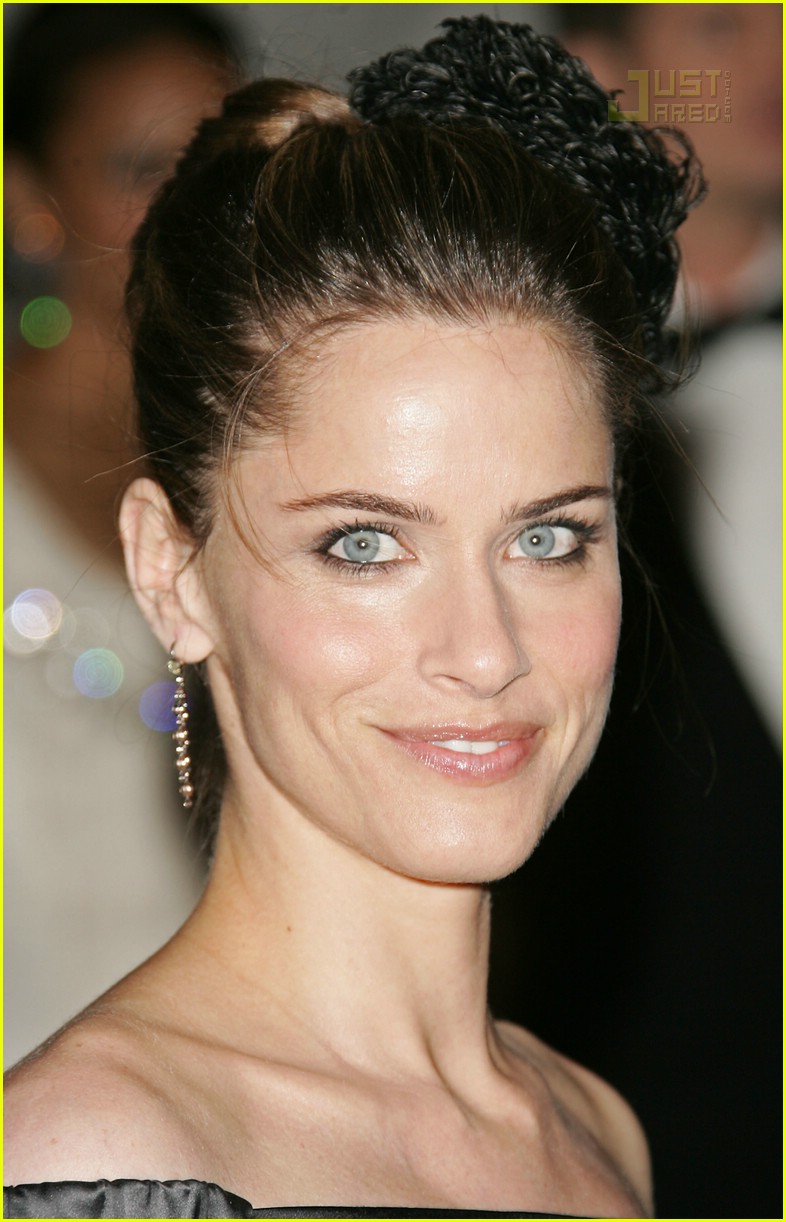 Amanda Peet Body