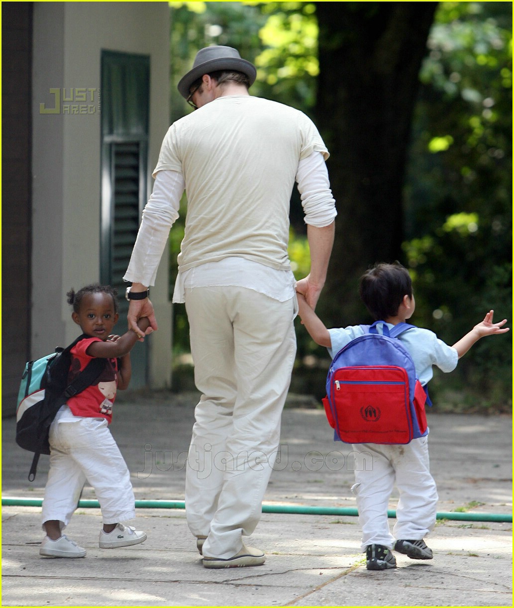 Brad Pitt Carries Super Smiley Zahara Photo 449551 Photos Just
