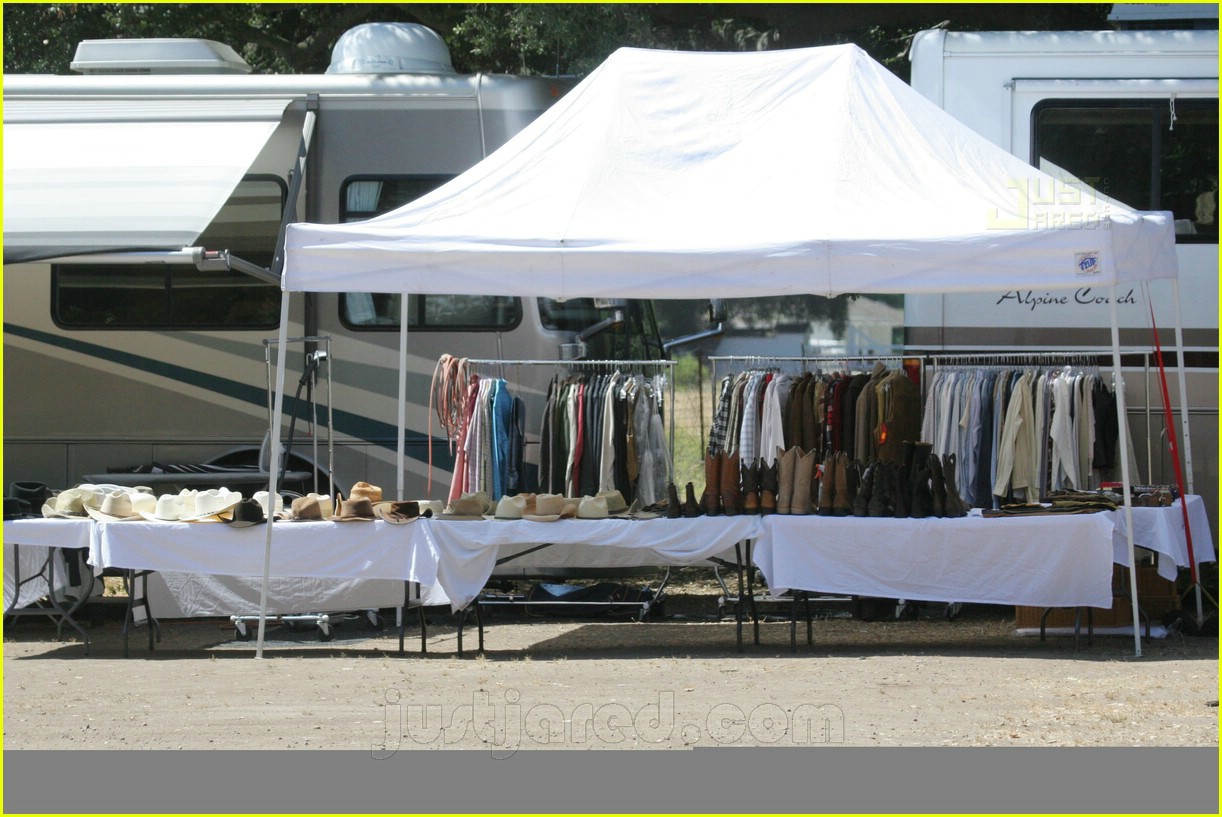 Charlize Theron's Hair Clip Trick Photo 449431 Charlize Theron