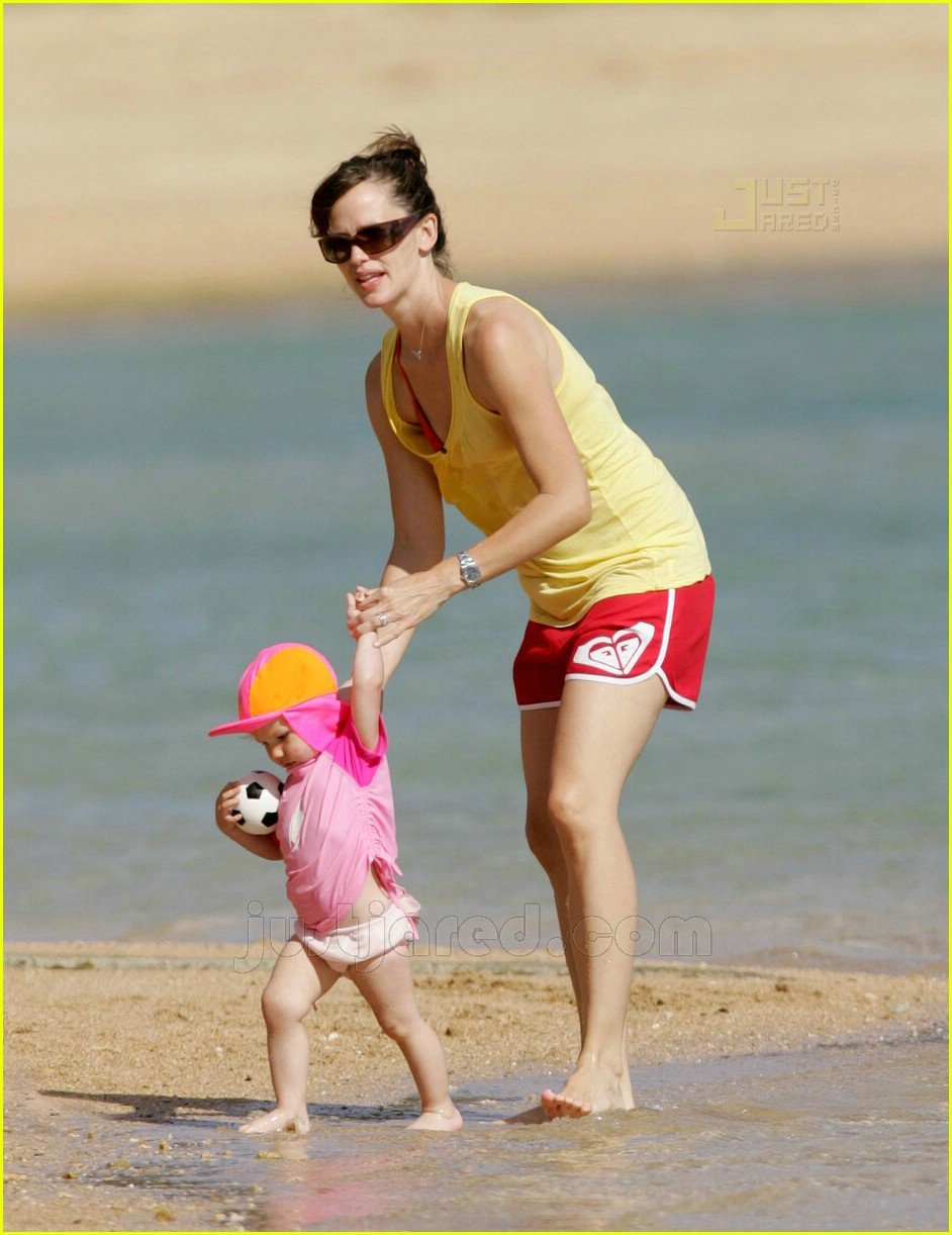 Jennifer Garner Daughters' Day the Beach Photo 447841 Photos(02)