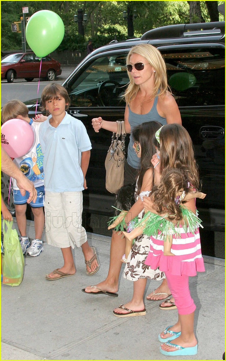 Kelly Ripa's Kids' Day Out: Photo 452921 | Celebrity Babies, Joaquin ...