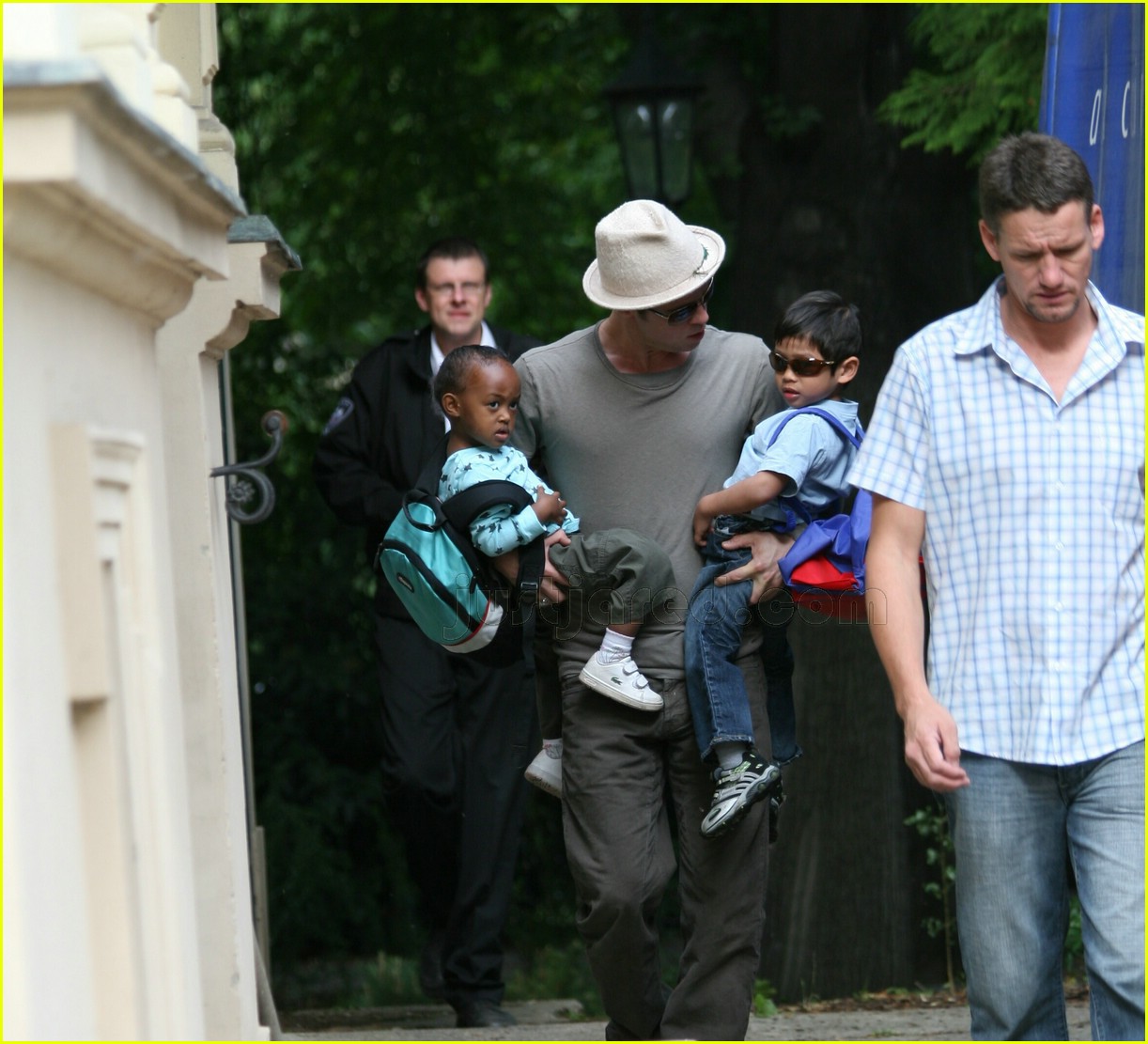 Brad Pitt School’s Out, Scream and Shout Photo 463731 Angelina