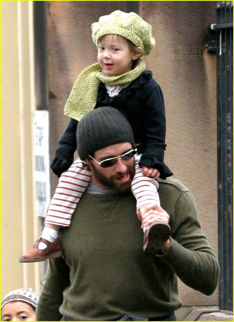 Photo: ava jackman shoulder ride 02 | Photo 500991 | Just Jared