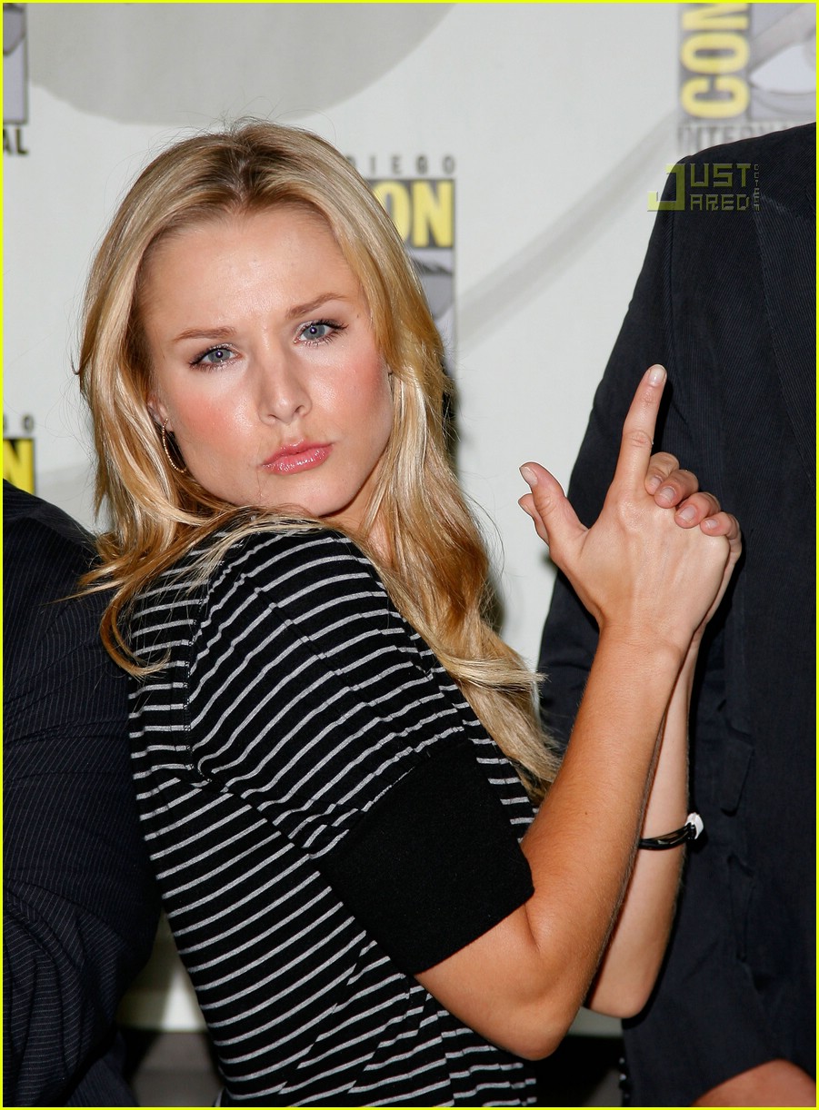 Kristen Bell Brings All the Fanboys to the Yard: Photo 509671 | Photos