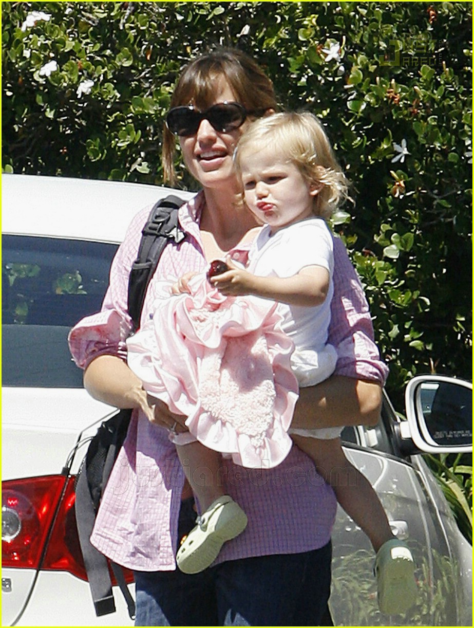 Photo: violet affleck cute 09 | Photo 508131 | Just Jared