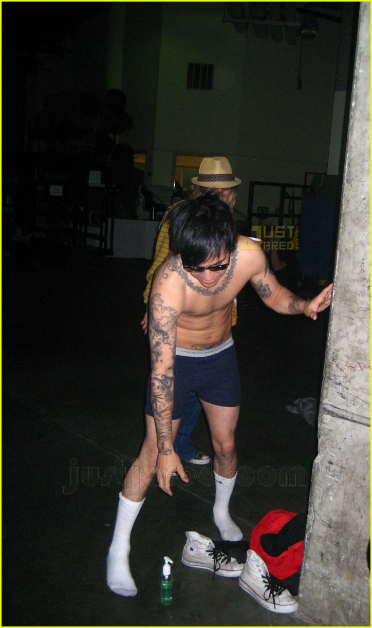 Pete Wentz Strips to His Boxer Briefs: Photo 490051 | Pete Wentz