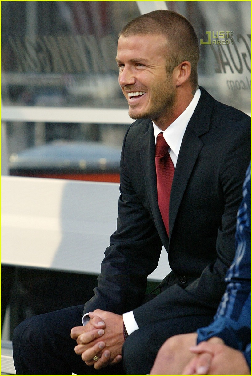 Beckham Benched in Suit: Photo 520911 | Photos | Just Jared: Celebrity