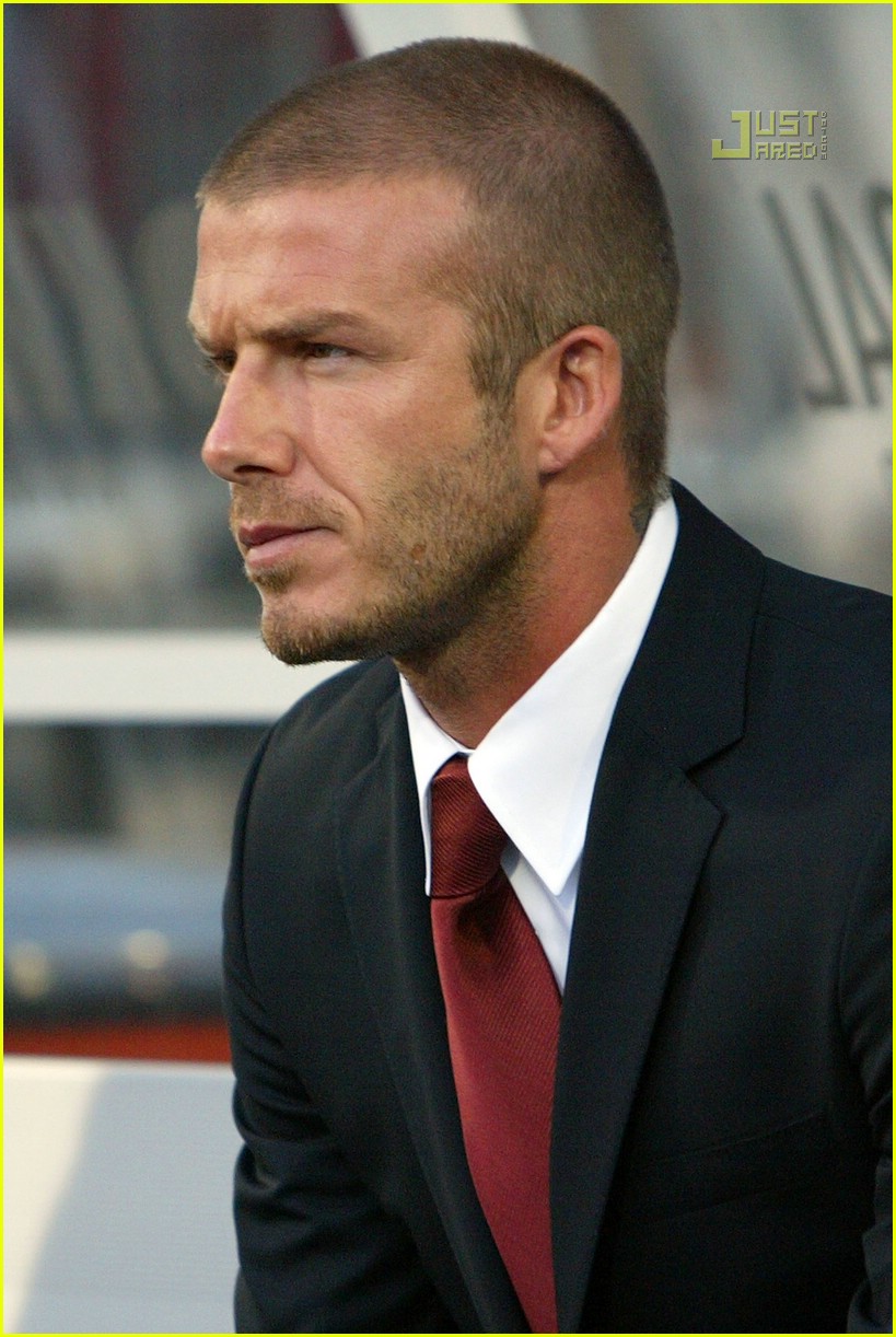 Beckham Benched in Suit: Photo 520931 | Photos | Just Jared: Celebrity