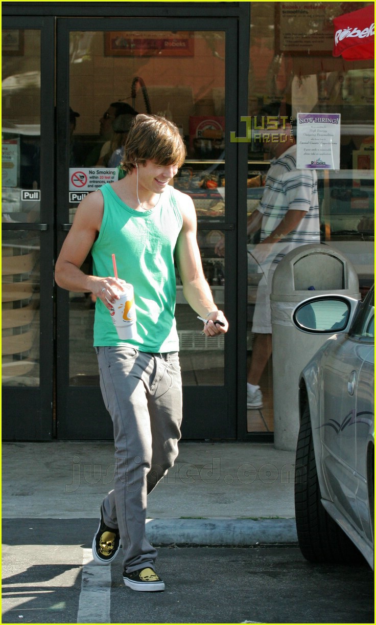 Zac Efron is a Tank Top Tease Photo 542901 Pictures Just Jared