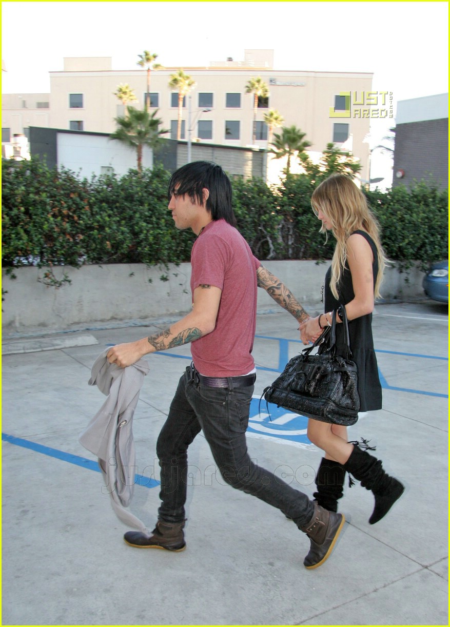 Ashlee Simpson Shops Dior: Photo 588421 | Photos | Just Jared