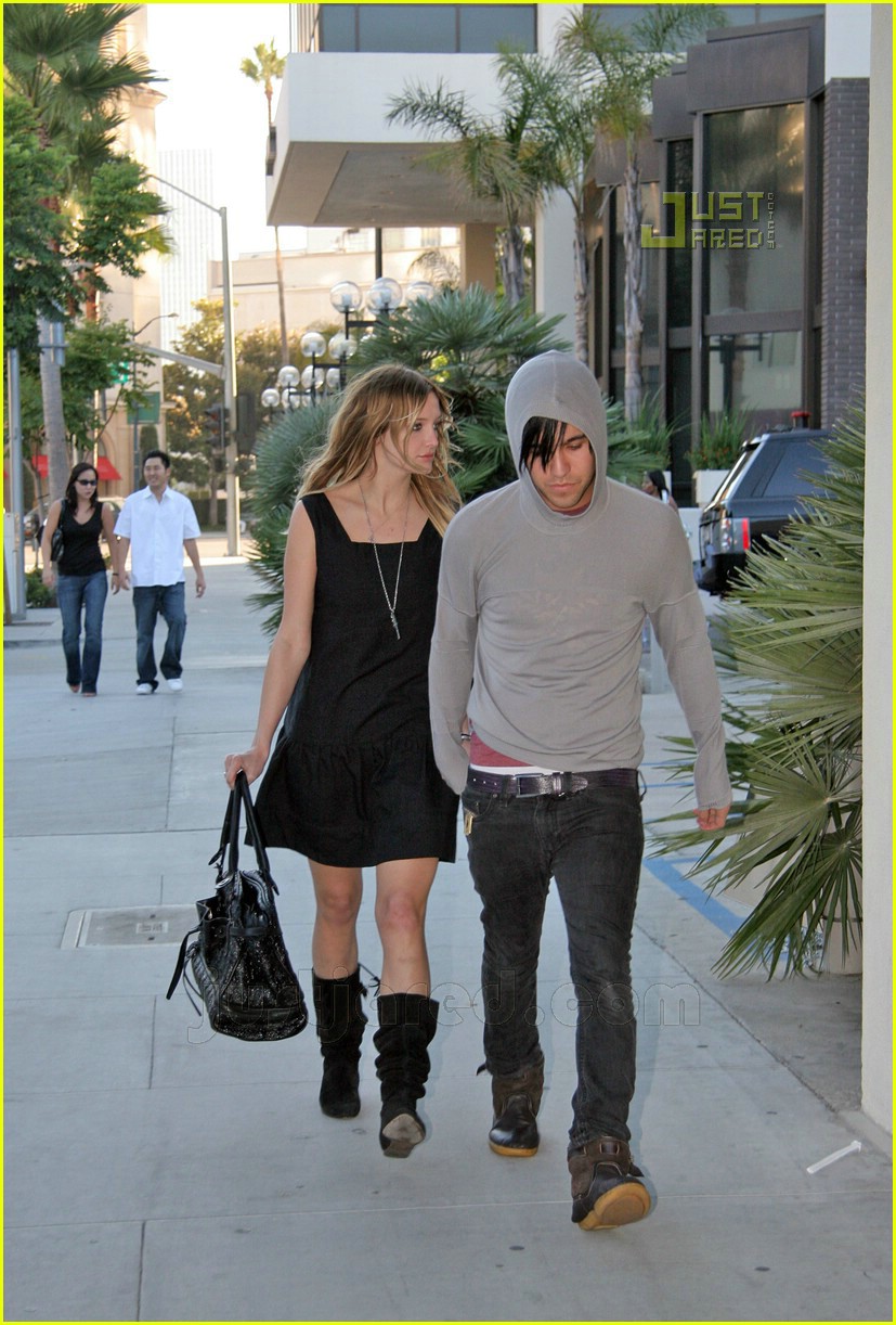 Ashlee Simpson Shops Dior: Photo 588491 | Photos | Just Jared