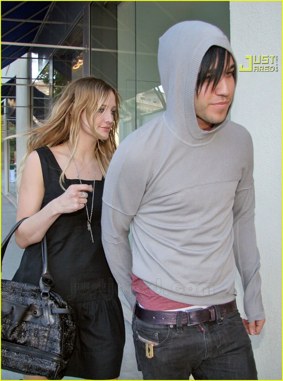 Ashlee Simpson Shops Dior: Photo 588511 | Photos | Just Jared