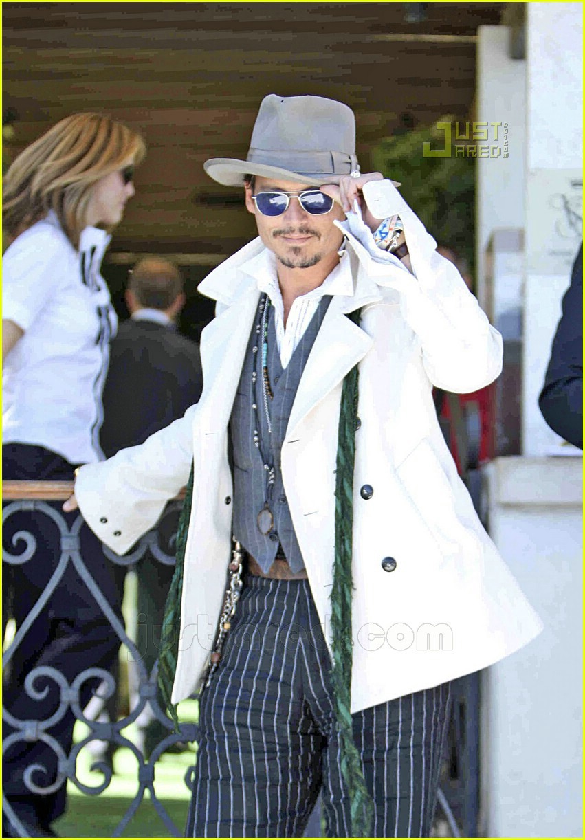 Johnny Depp is Lord of the Luggage Photo 566201 Photos Just Jared