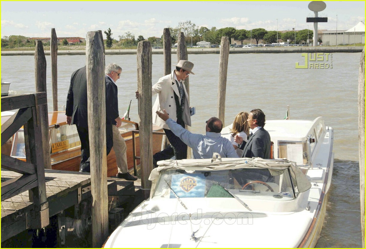 Johnny Depp is Lord of the Luggage Photo 566221 Photos Just Jared