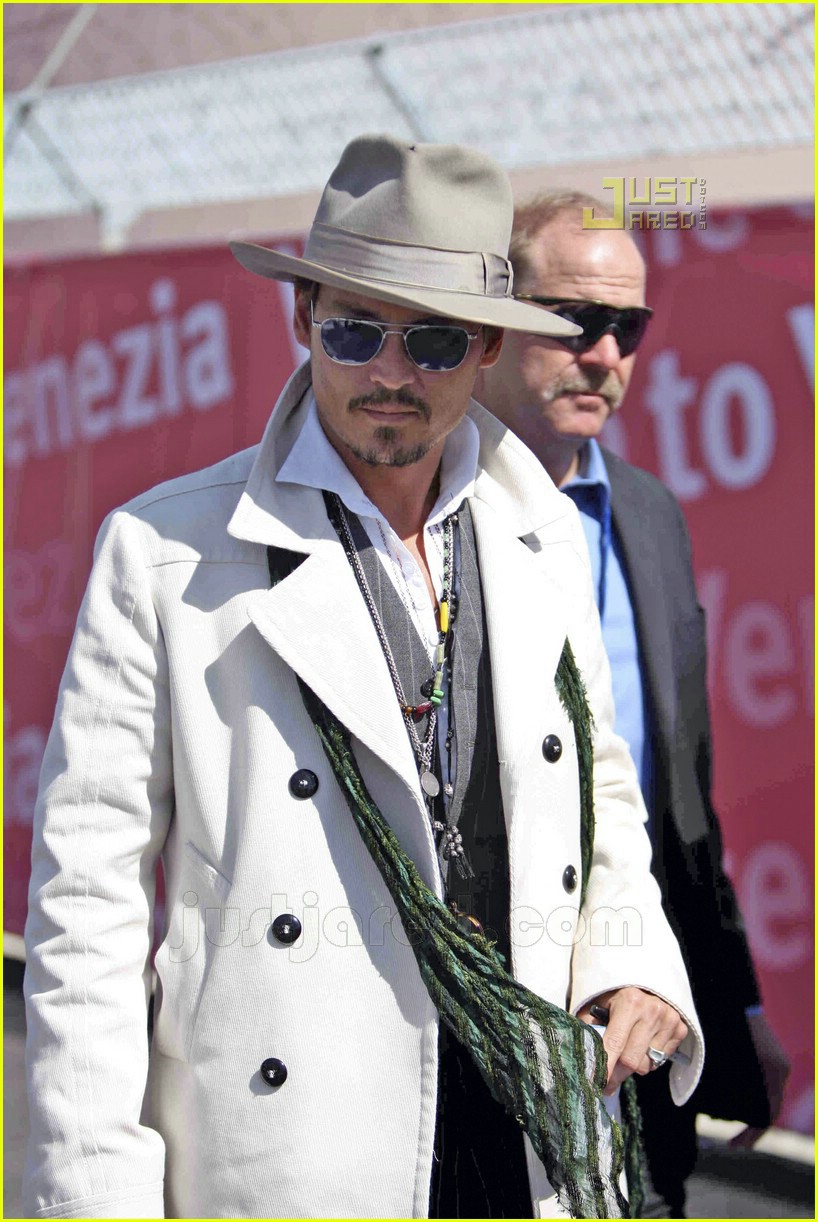 Johnny Depp is Lord of the Luggage Photo 566231 Photos Just Jared