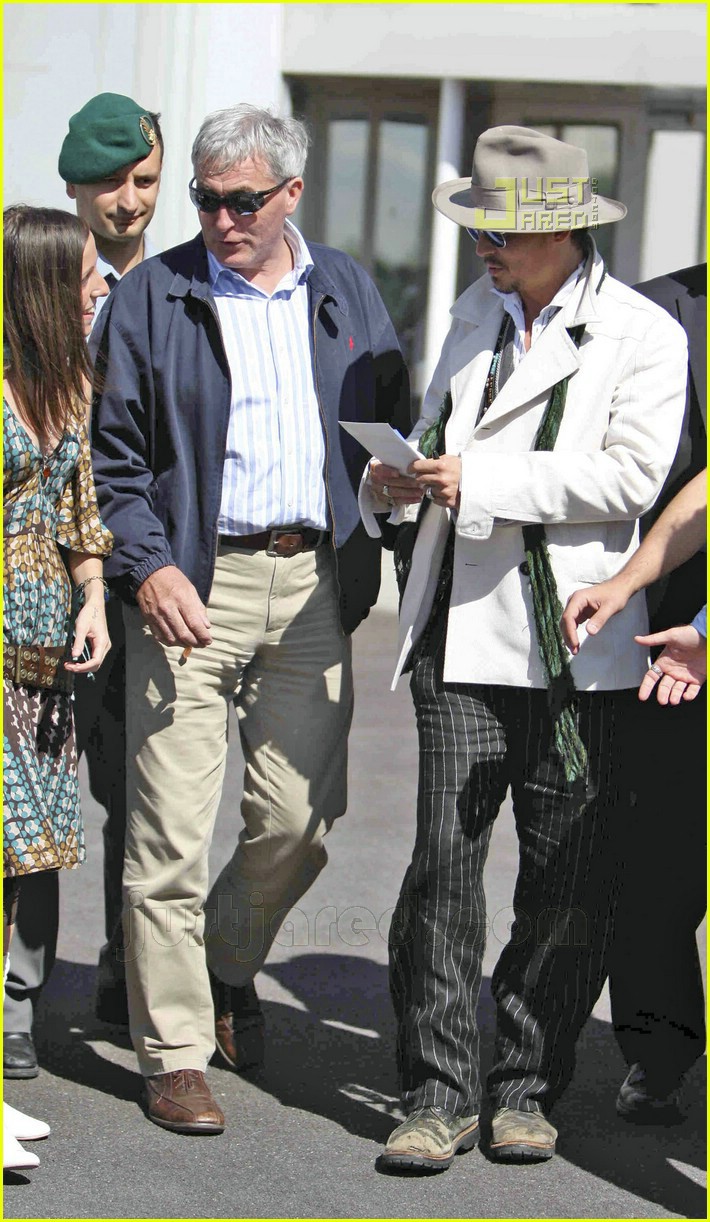 Johnny Depp is Lord of the Luggage Photo 566251 Photos Just Jared