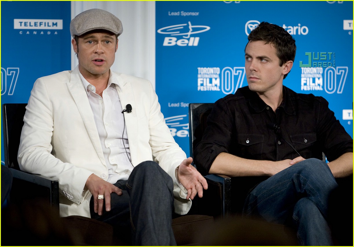 Brad Pitt Loves Picking His Nose Photo 573091 Photos Just Jared