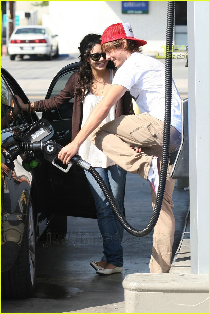 Zanessa Gas Station Photo 621981 Photos Just Jared Celebrity