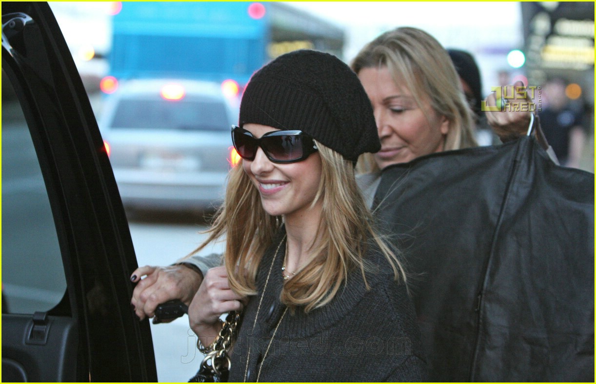 Photo: sarah michelle gellar lax airport 05 | Photo 695041 | Just Jared