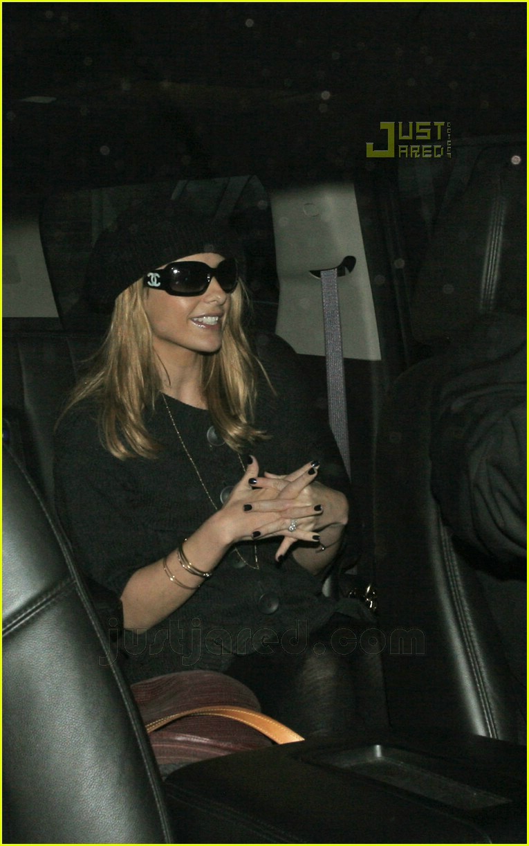Photo: sarah michelle gellar lax airport 06 | Photo 695051 | Just Jared