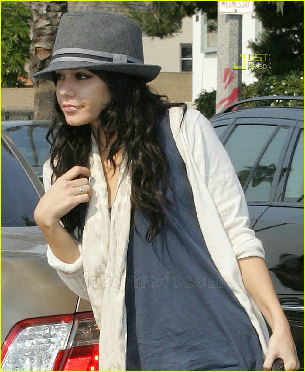 vanessa hudgens physical therapy 19681561