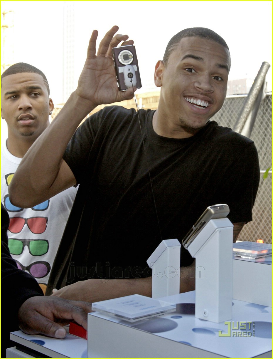 Chris Brown Loves Him Some Nokia Photo 744071 American