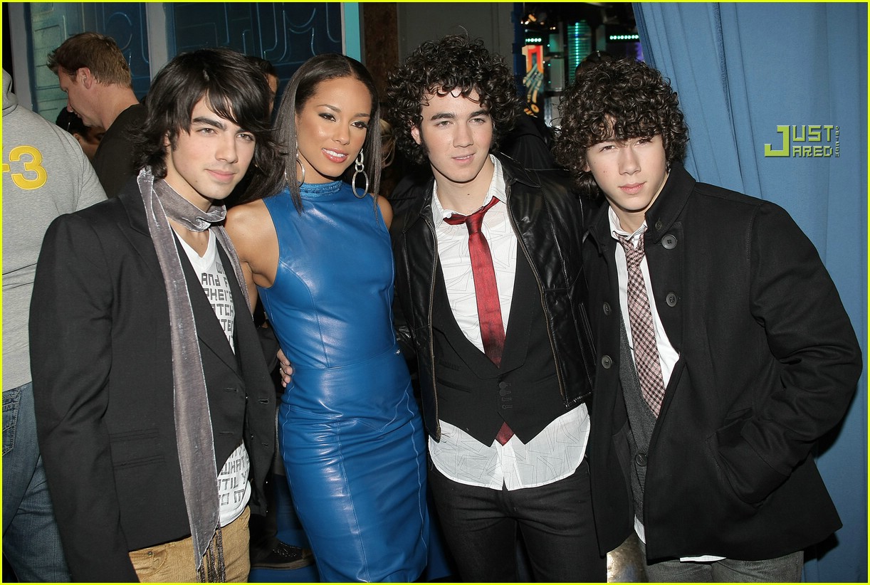 The Jonas Brothers Go Gold! Photo 732981 Photos Just Jared