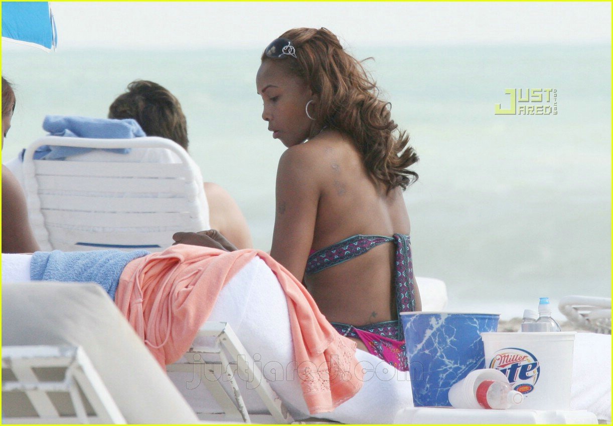 A bikini-clad Vivica A. Fox spends the day with friends lounging around a M...