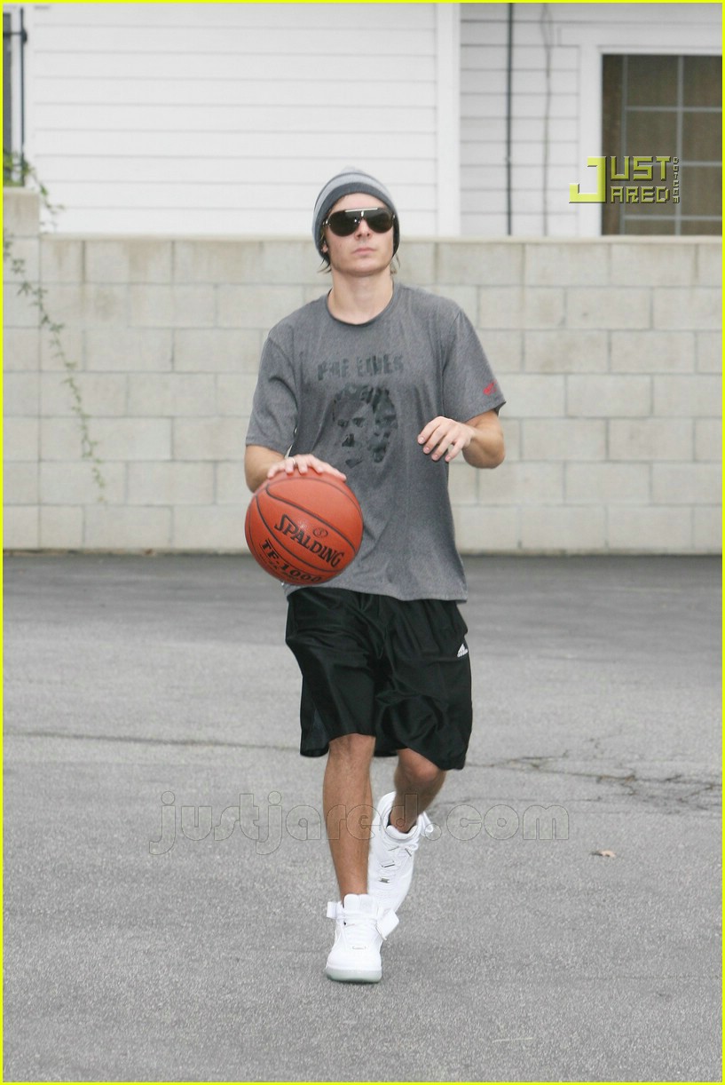 Photo zac efron basketball playa 10 Photo 719081 Just Jared